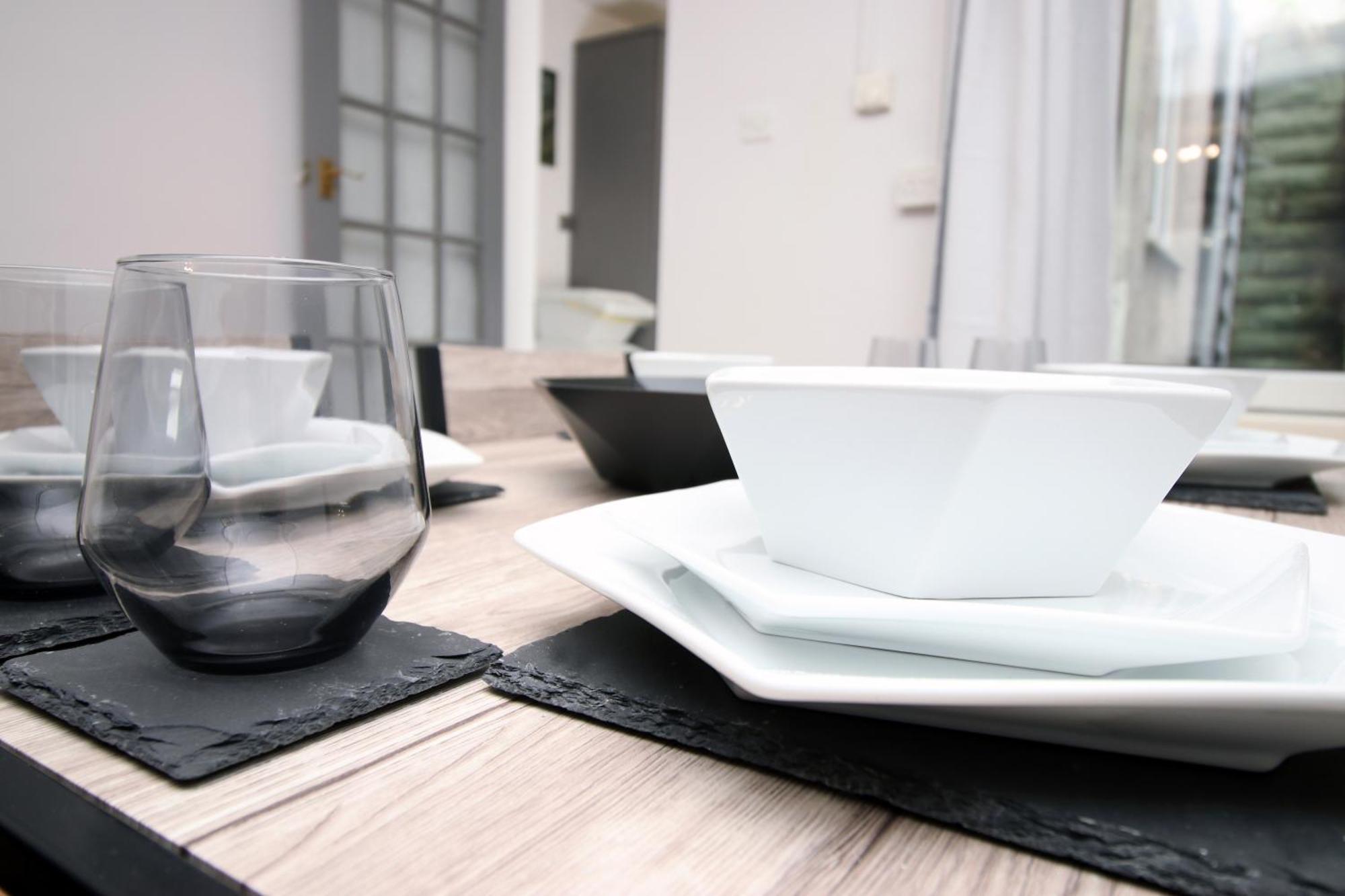 City, Sleeps 5, Tv Every