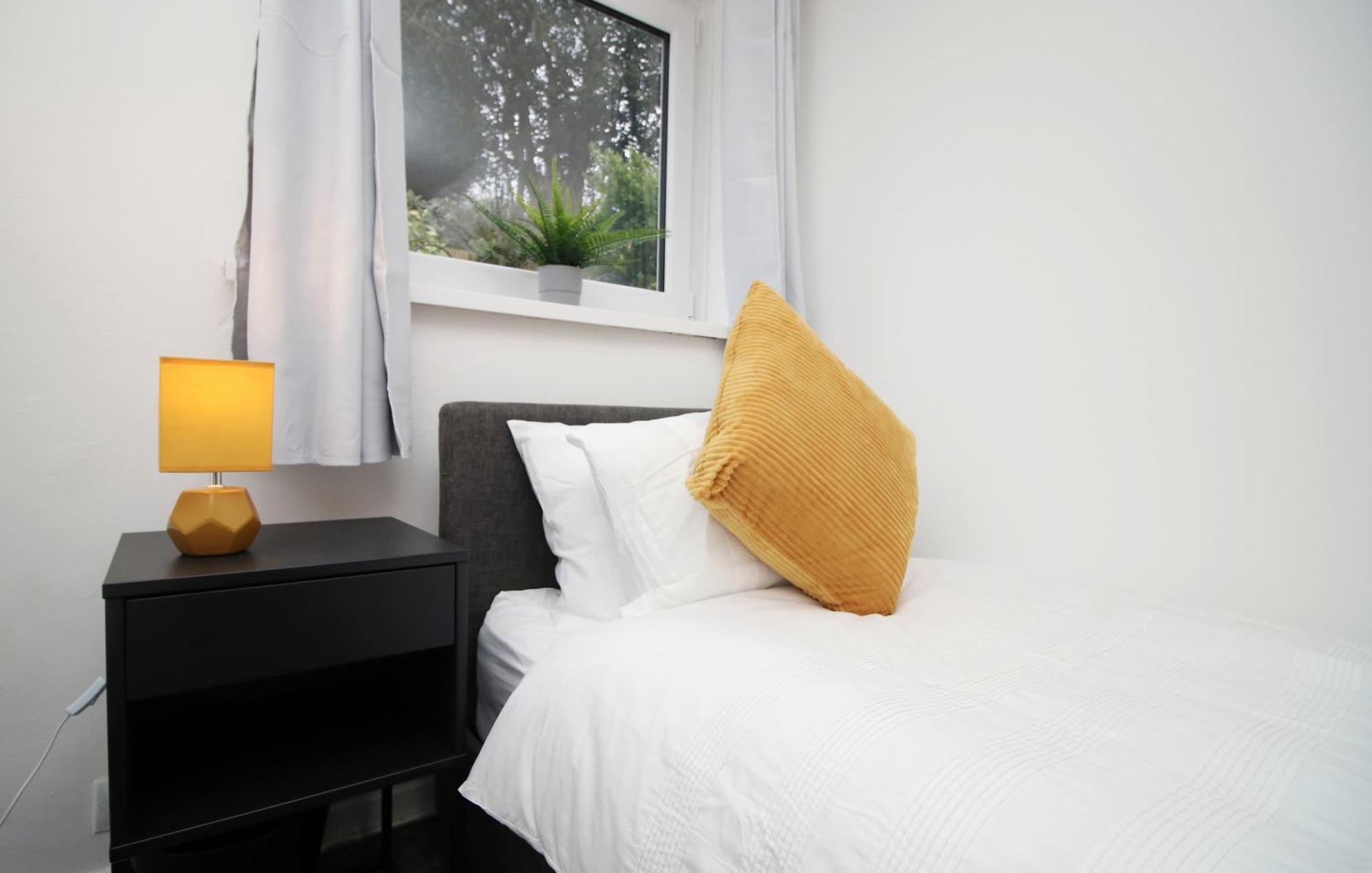 City, Sleeps 5, Tv Every Holiday home Swansea