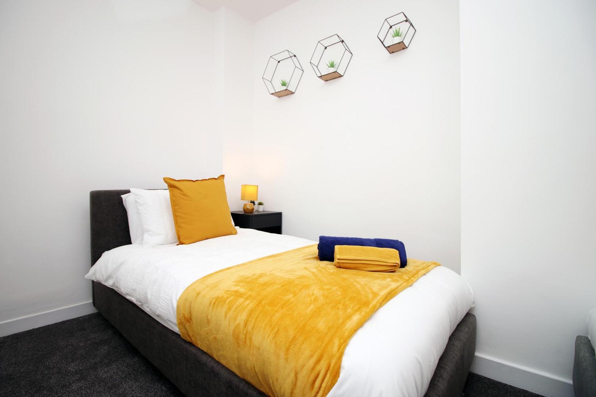 City, Sleeps 5, Tv Every Holiday home *