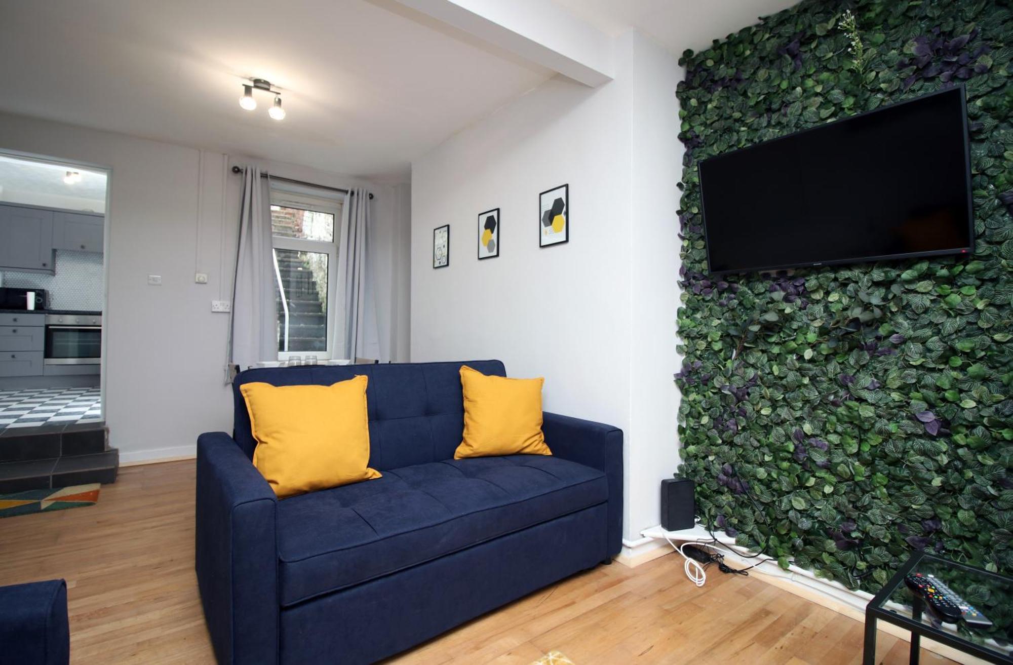 City, Sleeps 5, Tv Every Holiday home *