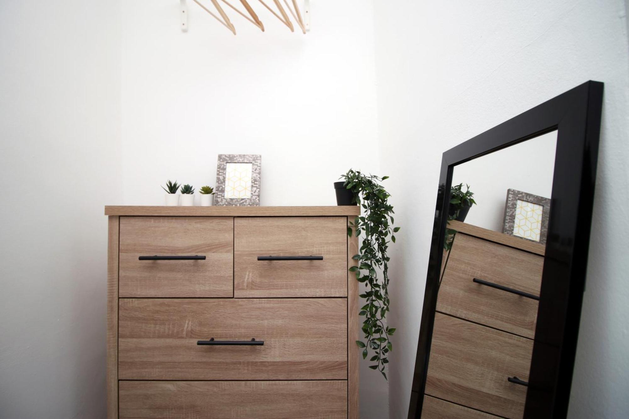 City, Sleeps 5, Tv Every *