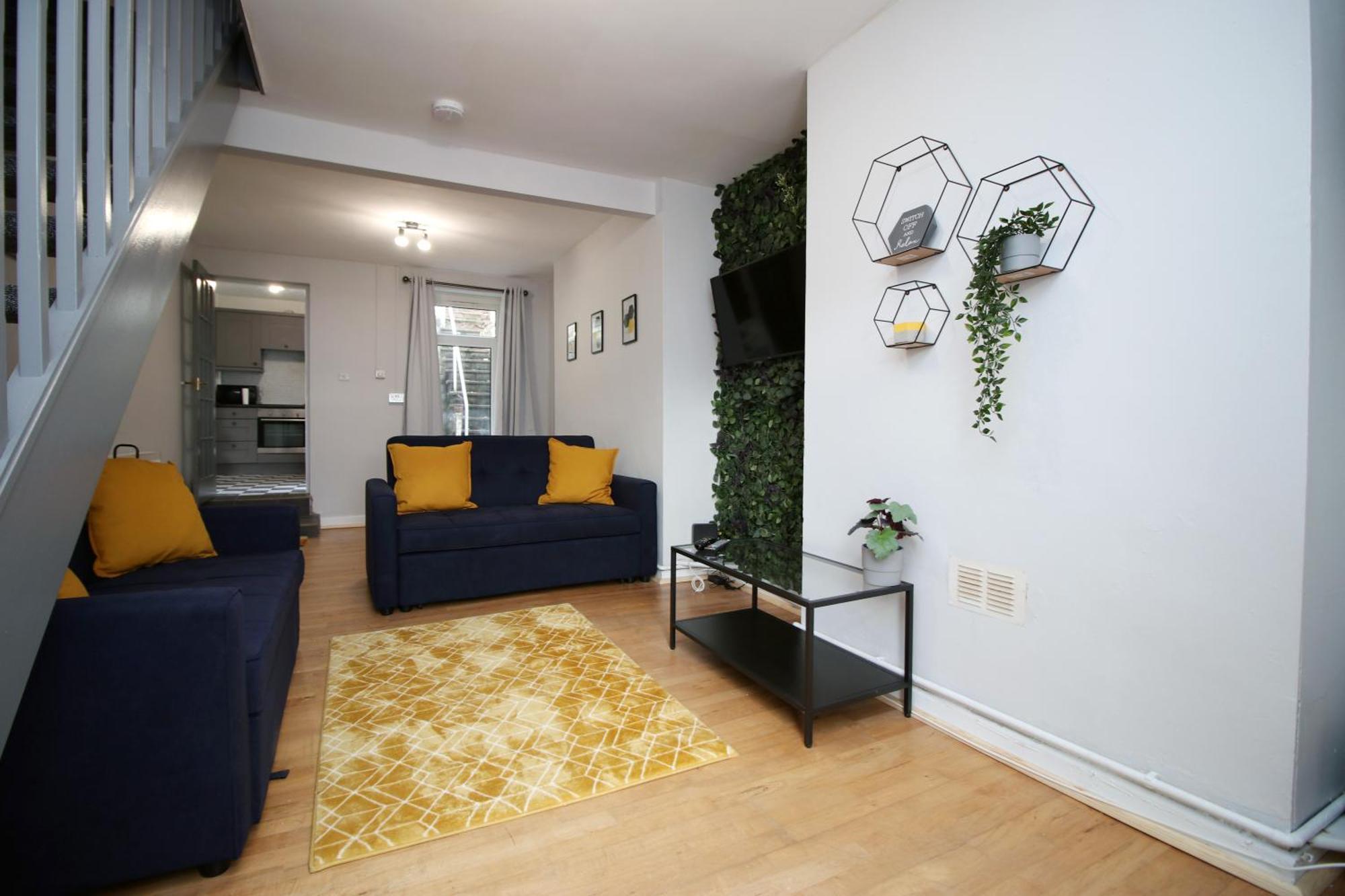 City, Sleeps 5, Tv Every Holiday home