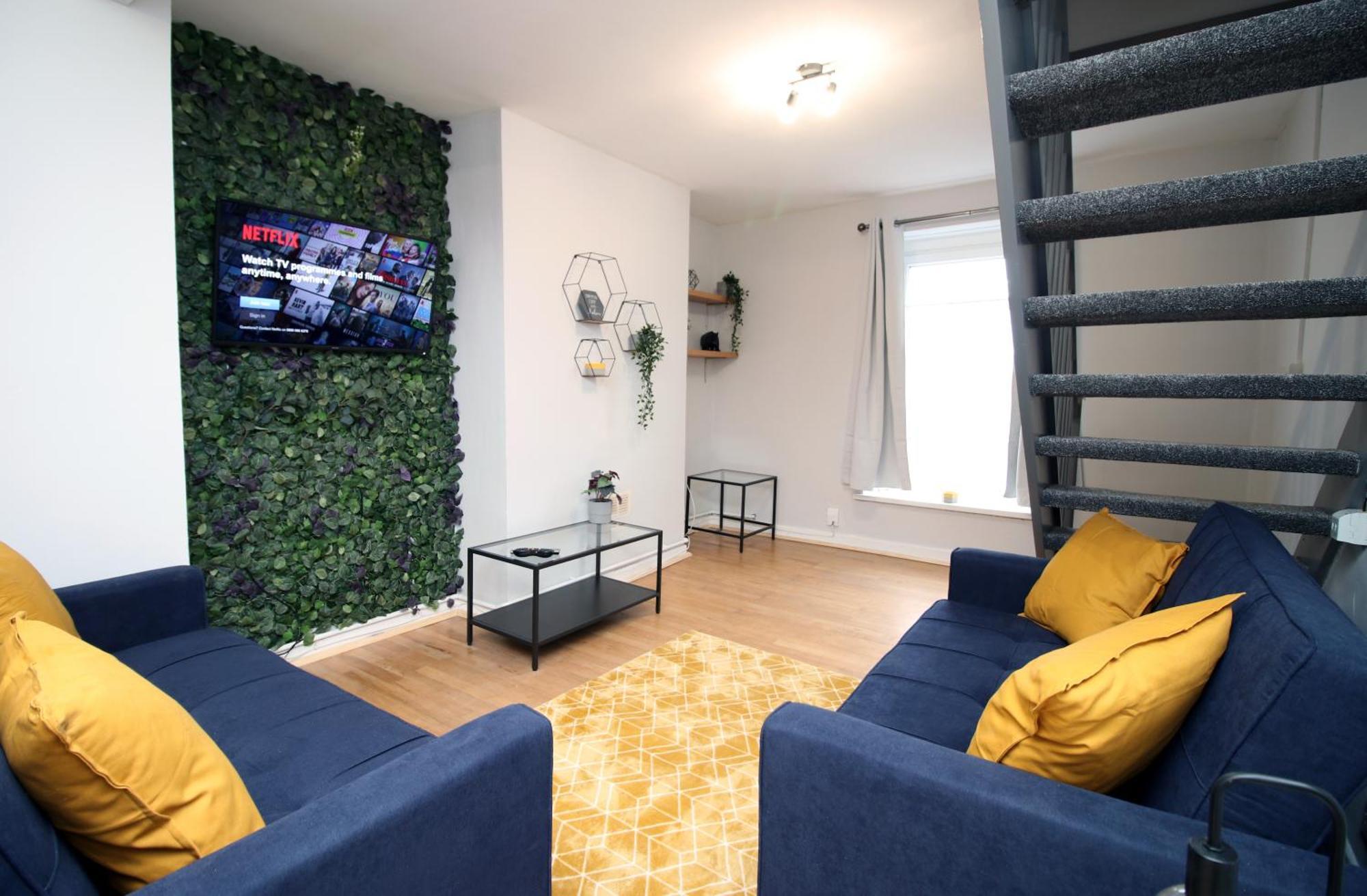 City, Sleeps 5, Tv Every Holiday home *