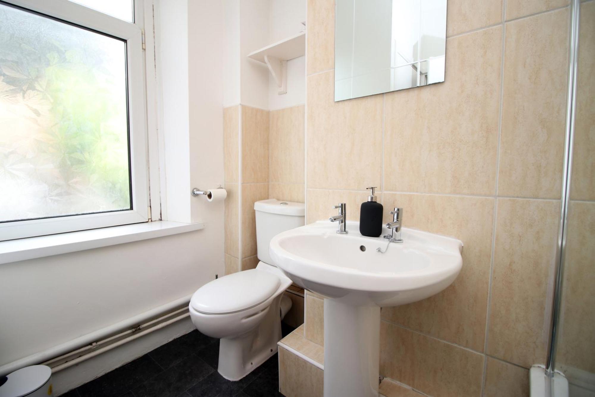 City, Sleeps 5, Tv Every Holiday home *