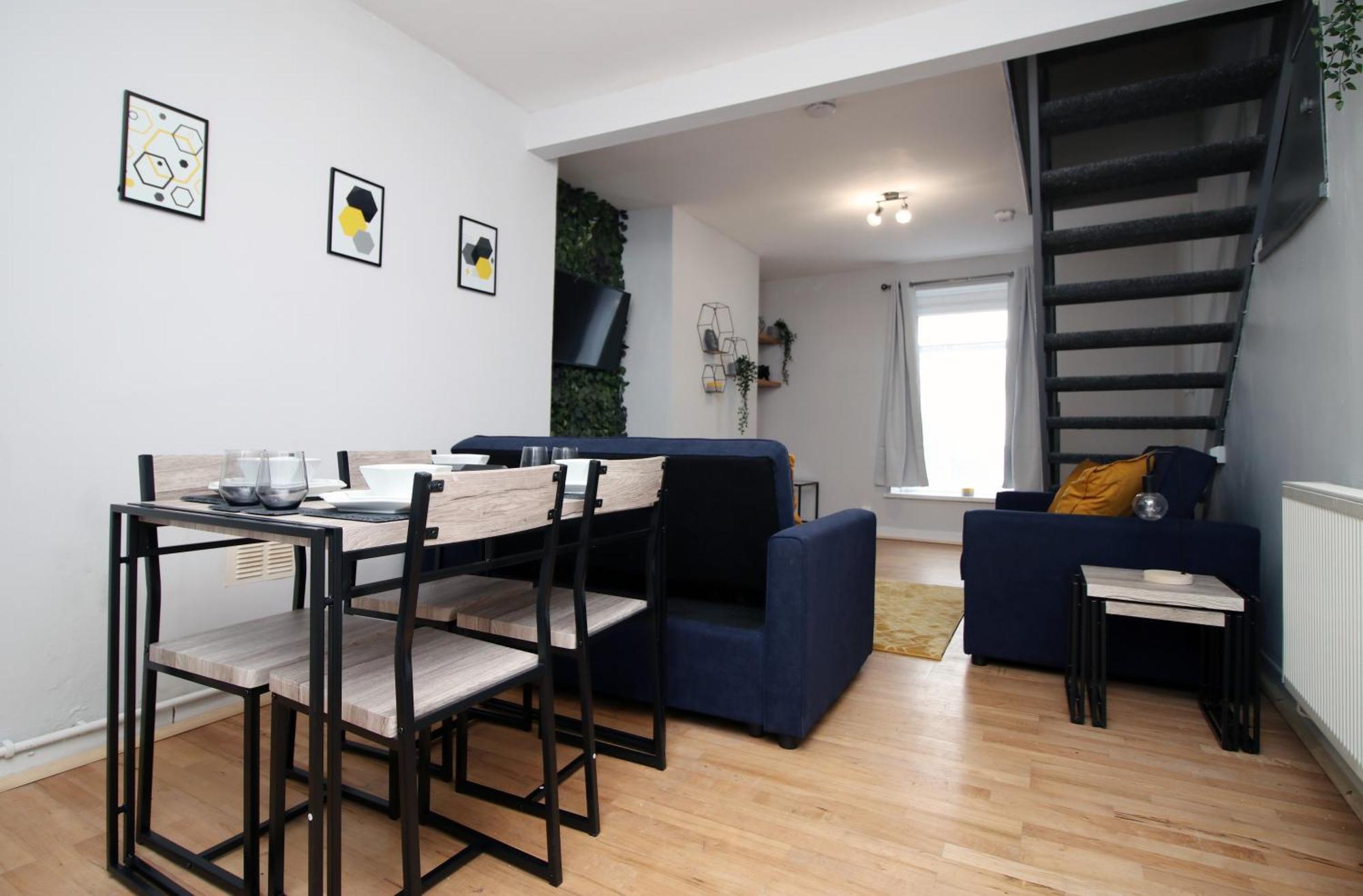 City, Sleeps 5, Tv Every Holiday home *