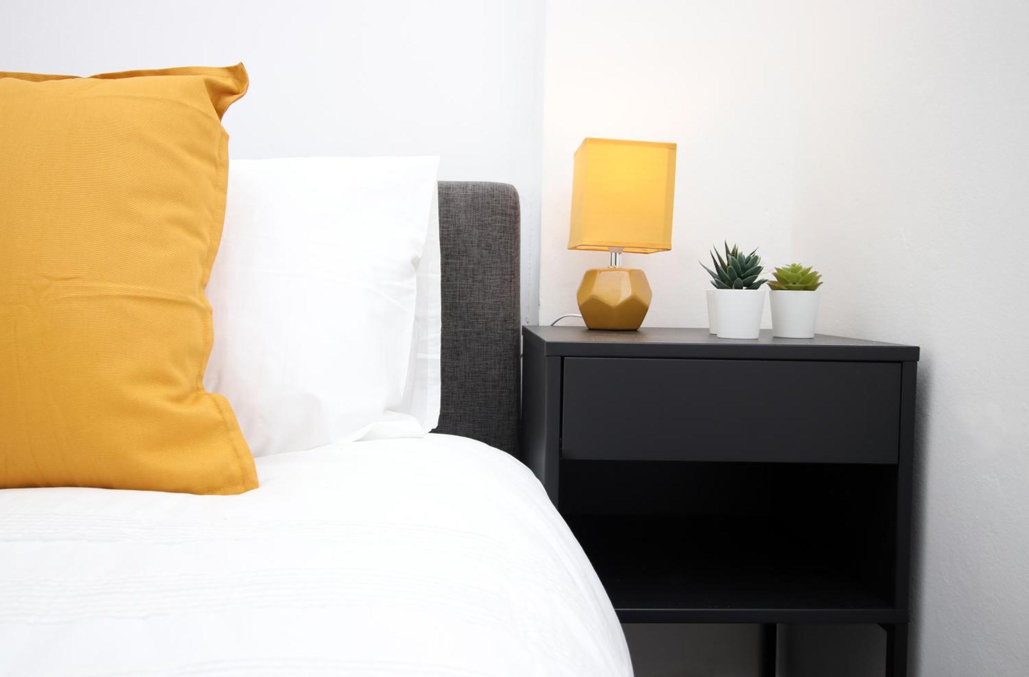 City, Sleeps 5, Tv Every